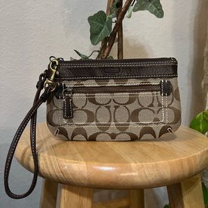 EUC VTG retro Coach monogram mini wristlet